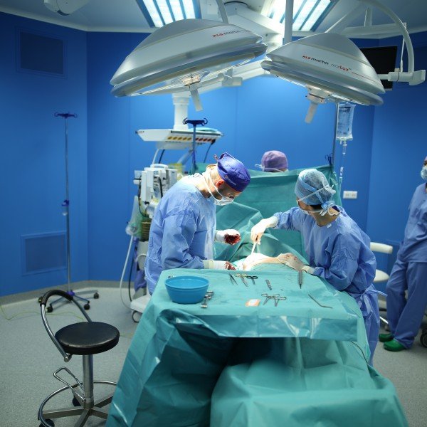 operating_room_ob_clinic-jpg_1470139313_600x600_tt_90