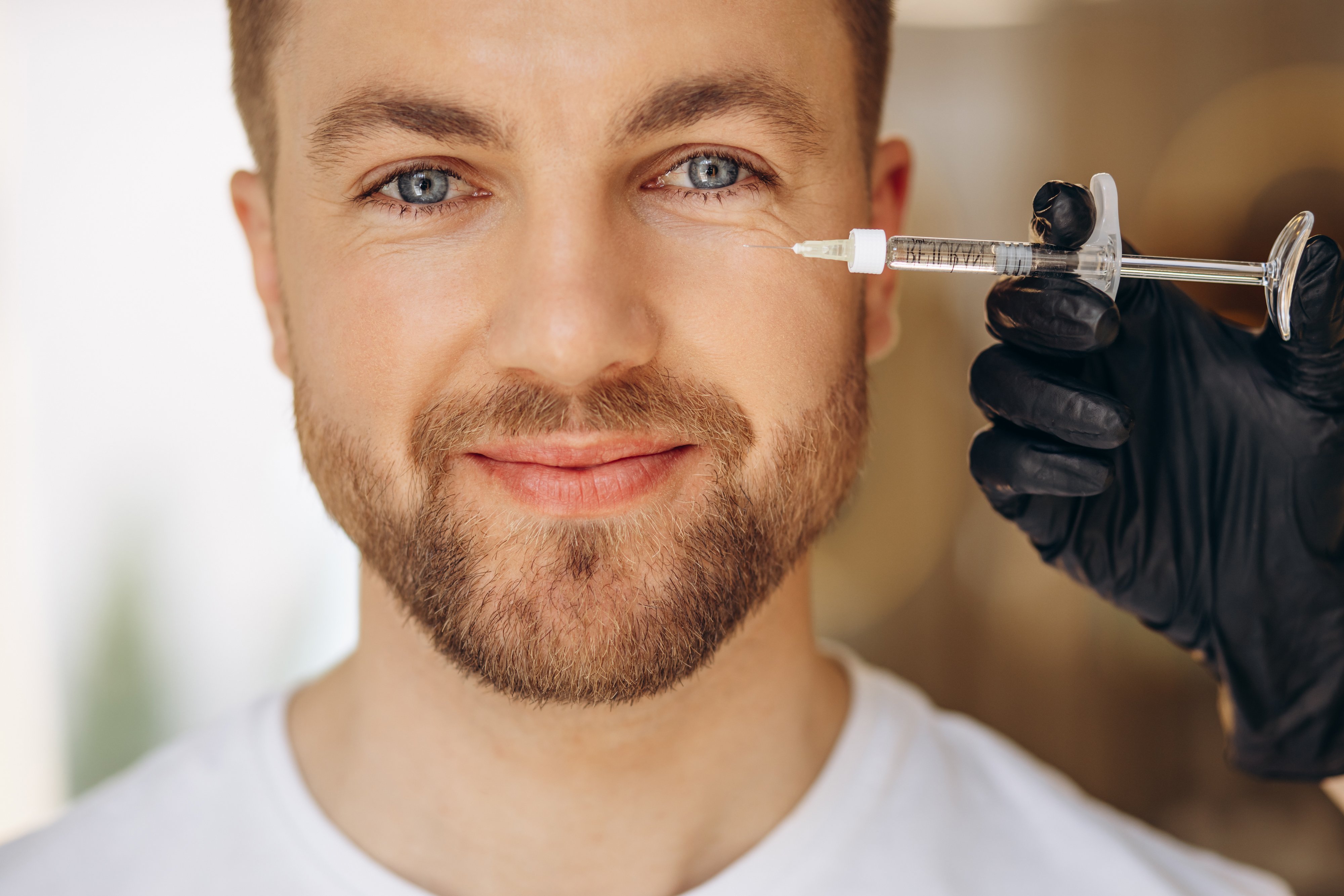 man-beauty-salon-making-injections